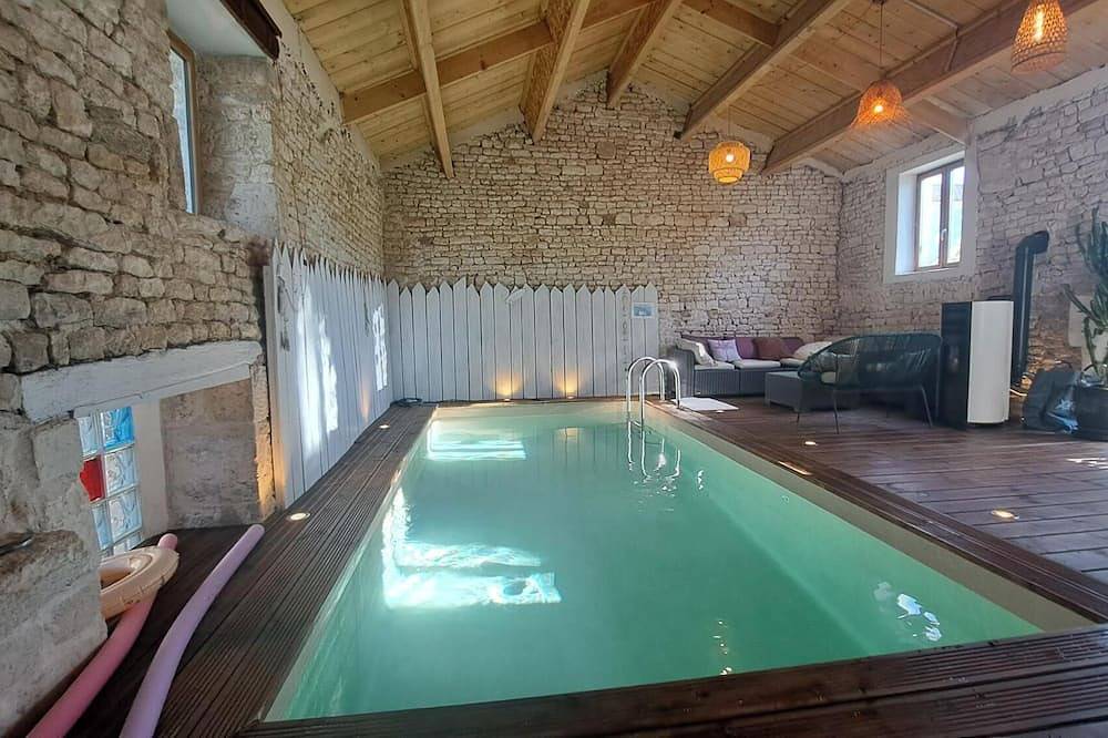 Charming 4-star residence La Katora with heated indoor pool in Angles, Vendée