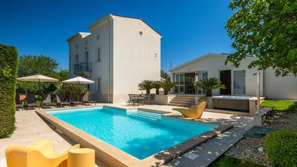 Villa mit pool für 12 Personen, mit Sauna und Whirlpool sowie Garten und Terrasse in Poreč