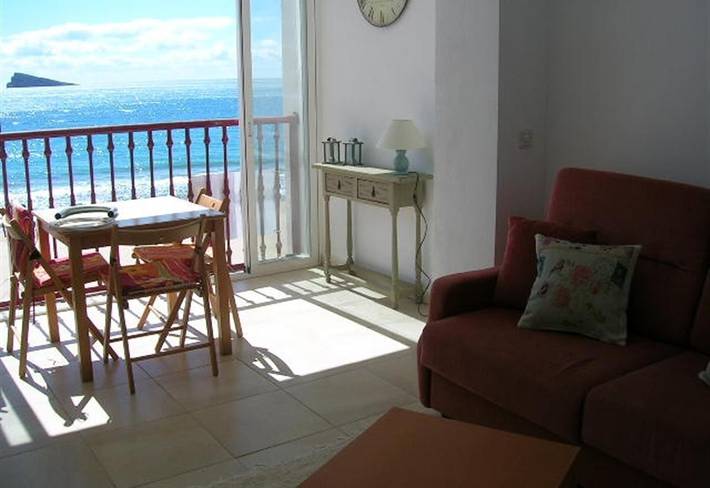Entire apartment, First Line Apartment Benidorm with Sea View, Shared Pool & Wi-Fi in Playa de Levante, Costa Blanca