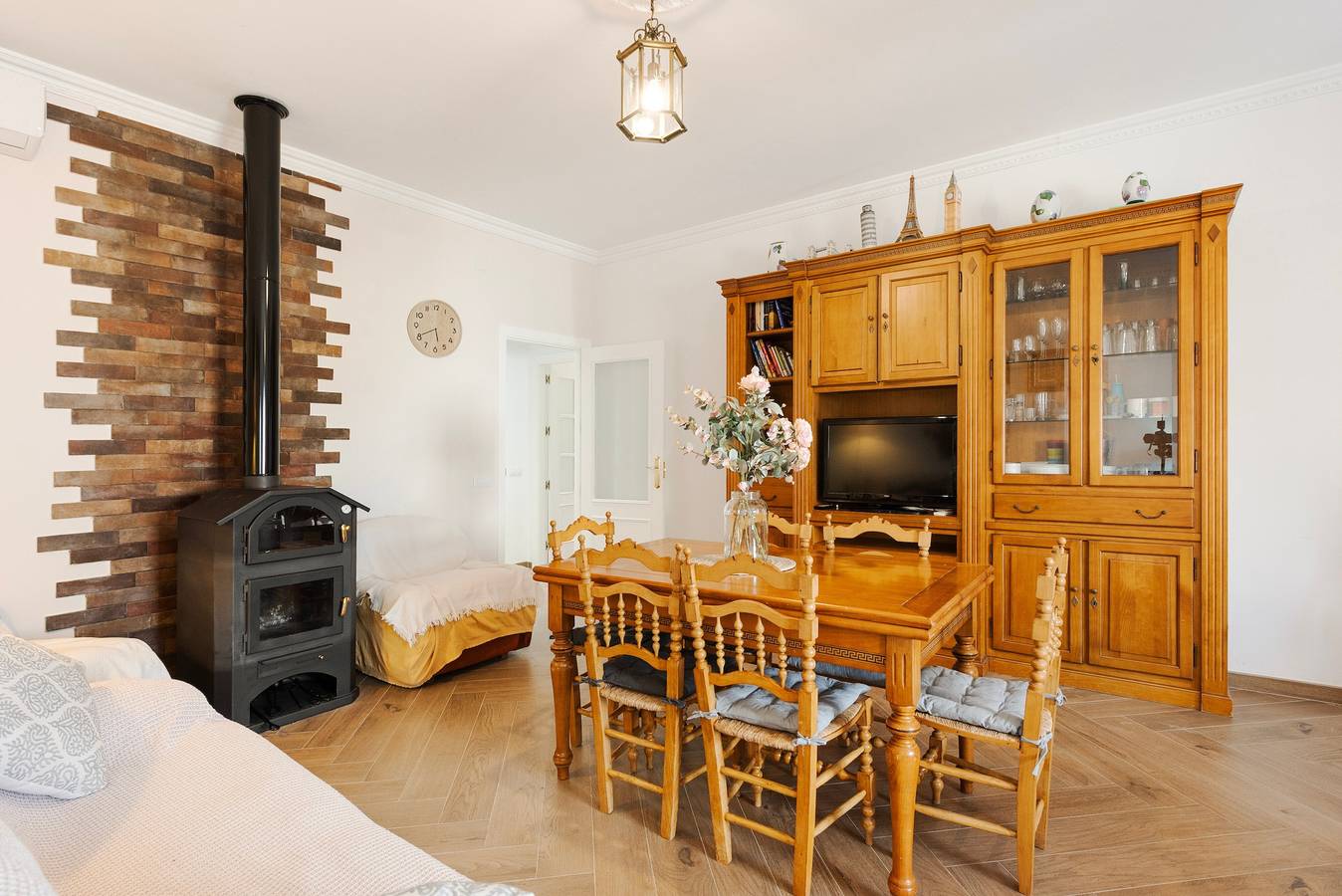 Casa de vacaciones 'Miró' con vistas a la montaña, piscina privada, wifi y aire acondicionado in Humilladero, Provincia de Málaga