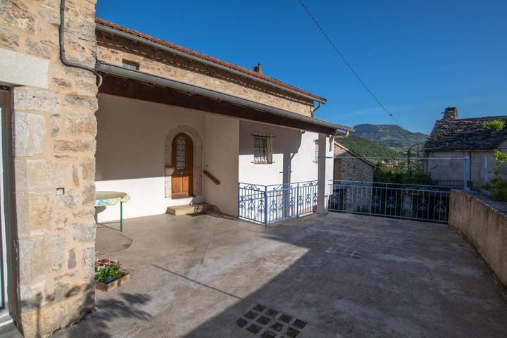 Location de vacances pour 5 personnes, avec jardin et terrasse à La Cresse - 2