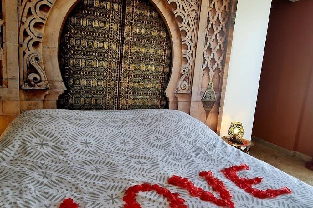 Entire apartment, Private Jacuzzi with sea view - quiet, cosy suite in Port-Saint-Louis-du-Rhône, Arles region