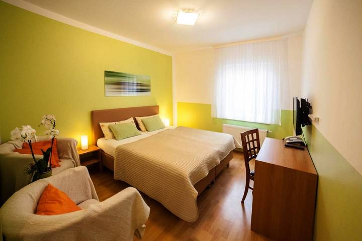 Ferienwohnung für 2 Personen, mit Pool und Garten sowie Sauna, mit Haustier in Leipzig - 2