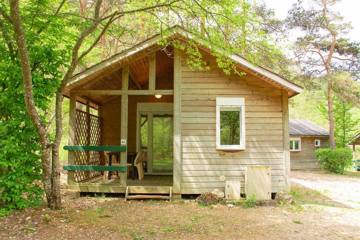 Gîte pour 4 personnes, avec Terrasse ainsi que Jardin et Piscine