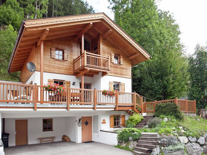 Ferienhaus für 12 Personen, mit Balkon und Terrasse sowie Pool und Sauna in Wald im Pinzgau