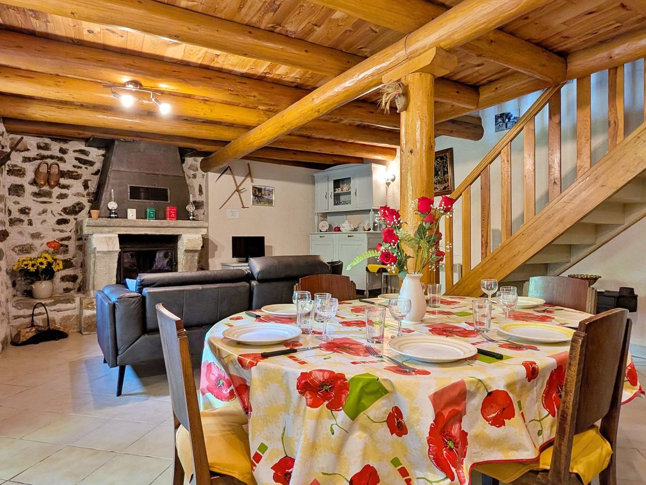 Maison de charme en pierre au bord d’un ruisseau, proche d’un bourg médiéval – Jardin et garage inclus in Allègre, Parc Naturel Régional Livradois-Forez
