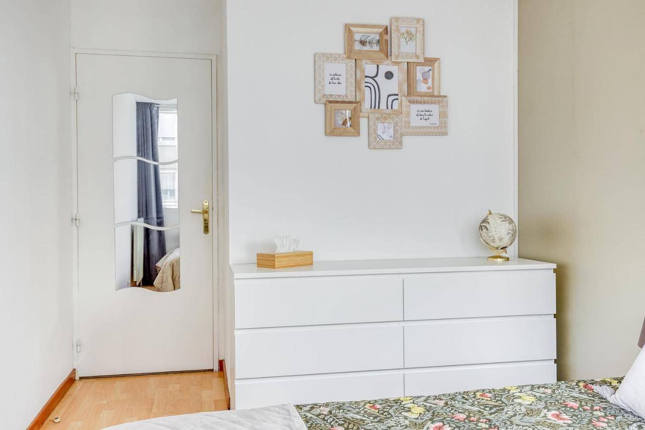 Appartement entier, One-Bedroom Apartment with Balcony in Longjumeau, Essonne