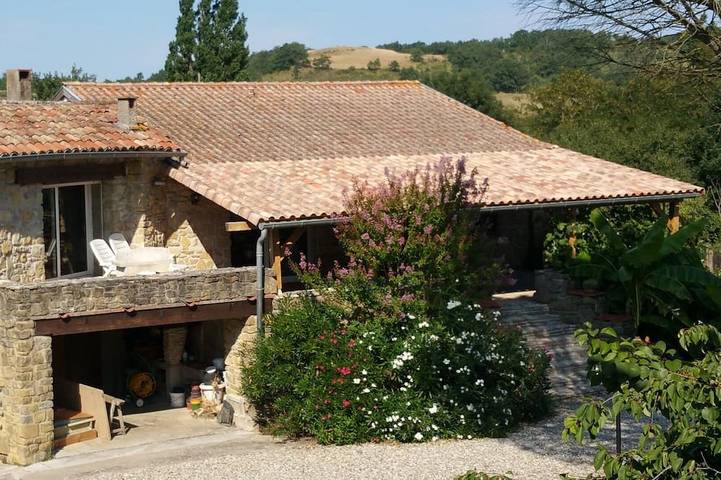 Gîte pour 6 personnes, avec piscine et jardin