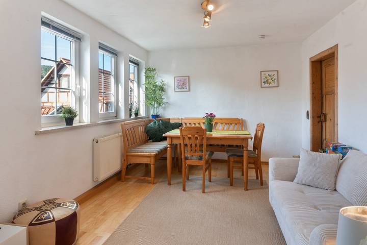 Ganze Wohnung, Ferienwohnung mit großer Terrasse und Blick ins Grüne in Gumperda, Saaleland