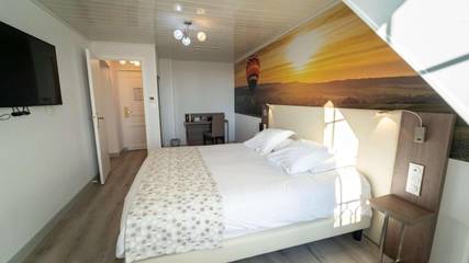 Hôtel pour 2 personnes, avec sauna et jacuzzi ainsi que piscine et jardin à Château-Thierry