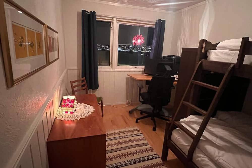 Large house with spectacular views of Tromsø in Tromsø