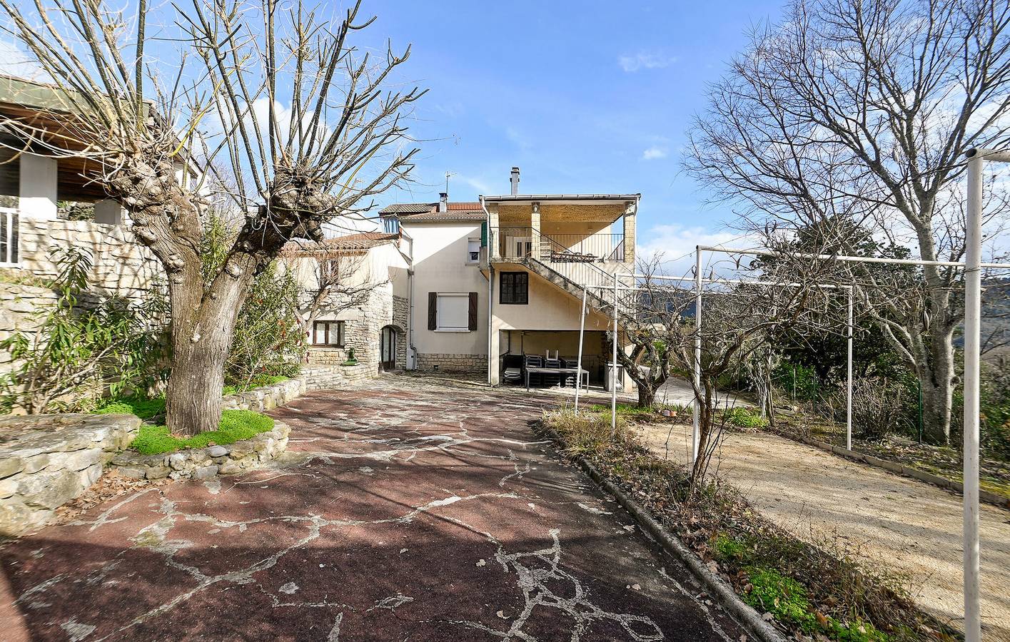 Apartamento vacacional entero, Acogedor apartamento de 2 dormitorios con TV, piscina y aparcamiento cerca de Salavas in Vallon-Pont-d'Arc, Gorges de l’Ardèche