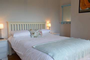 Log Cabin for 3 People in Bath, The Cotswolds, Photo 1