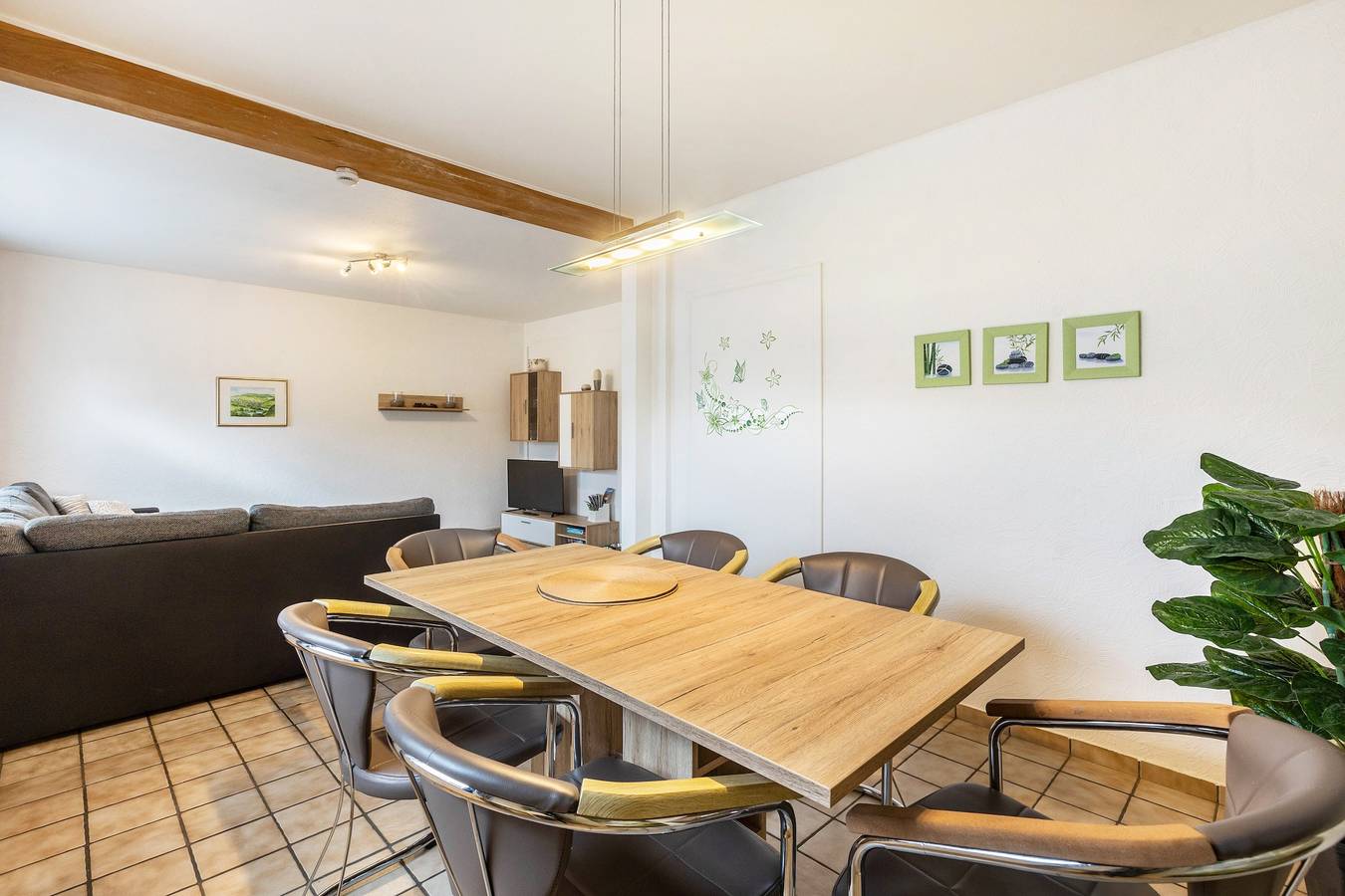 Ganze Wohnung, Ferienwohnung Möhne mit Gemeinschaftsterrasse, privatem Garten und Wlan in Körbecke, Möhnesee
