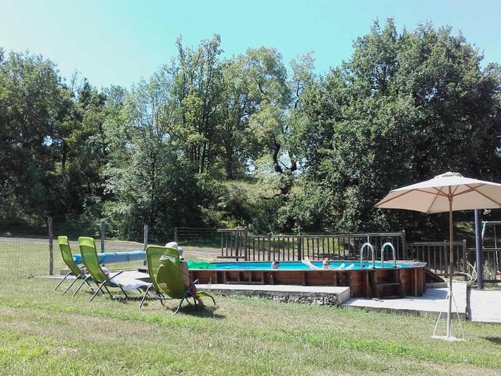 Location de vacances pour 2 personnes, avec jardin et piscine à Larroque