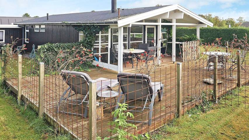 Ferieudlejning for 4 personer, med have i Enø