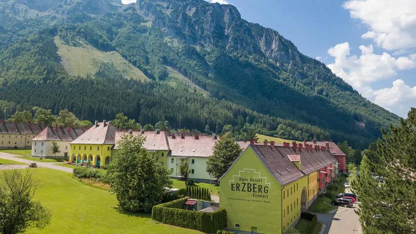 Ferienhaus für 28 Personen, mit Terrasse und Sauna in Eisenerz