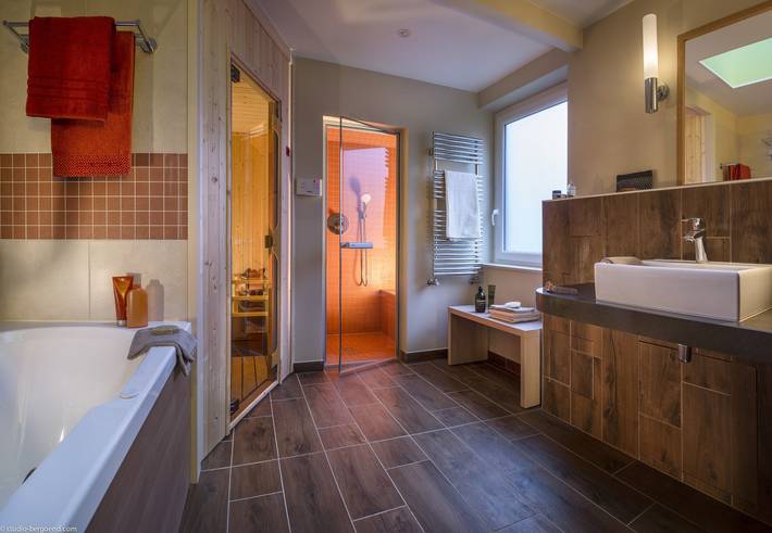 Gîte pour 2 personnes, avec Piscine et Sauna à Les Trois-Moutiers