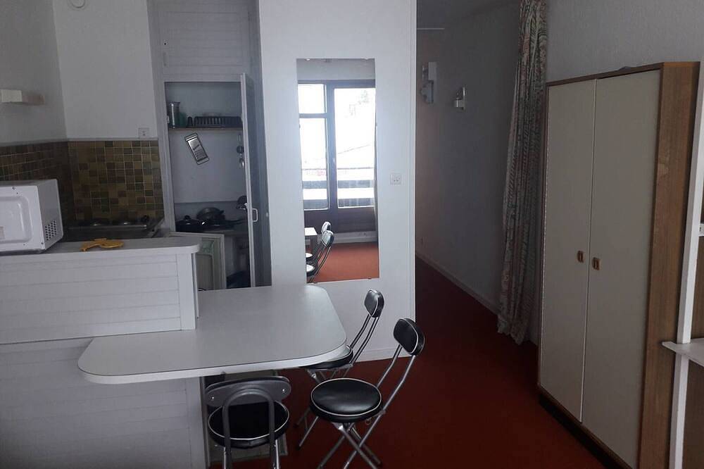 Entire apartment, Cozy studio for 4 near slopes with balcony in La Pierre Saint-Martin, Arette