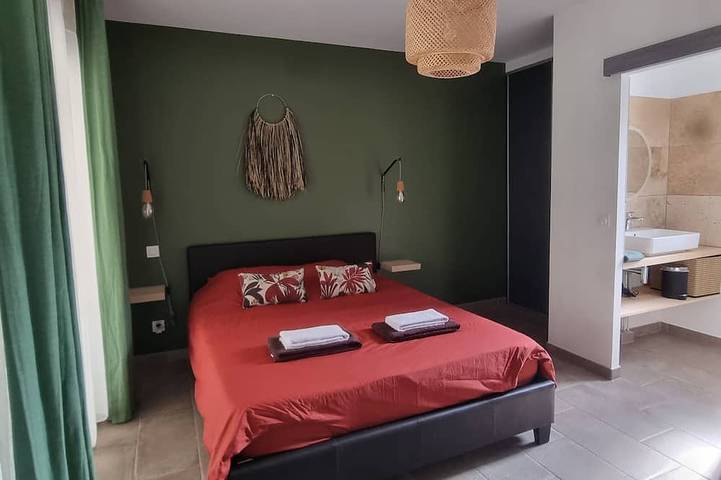 Location de vacances pour 10 personnes, avec terrasse et jardin à Labastide-de-Virac - 2