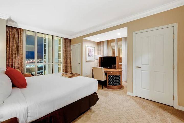 Vacation rental for 4 people, with pool and hot tub as well as yard and balcony in Las Vegas Strip