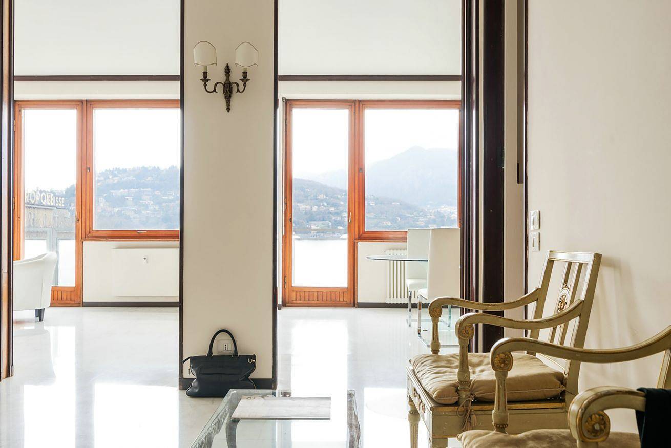 Hel lejlighed, Piazza Cavour in Como, Comosøen