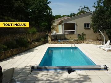 Gîte pour 6 personnes, avec terrasse ainsi que piscine et jardin à Rochegude