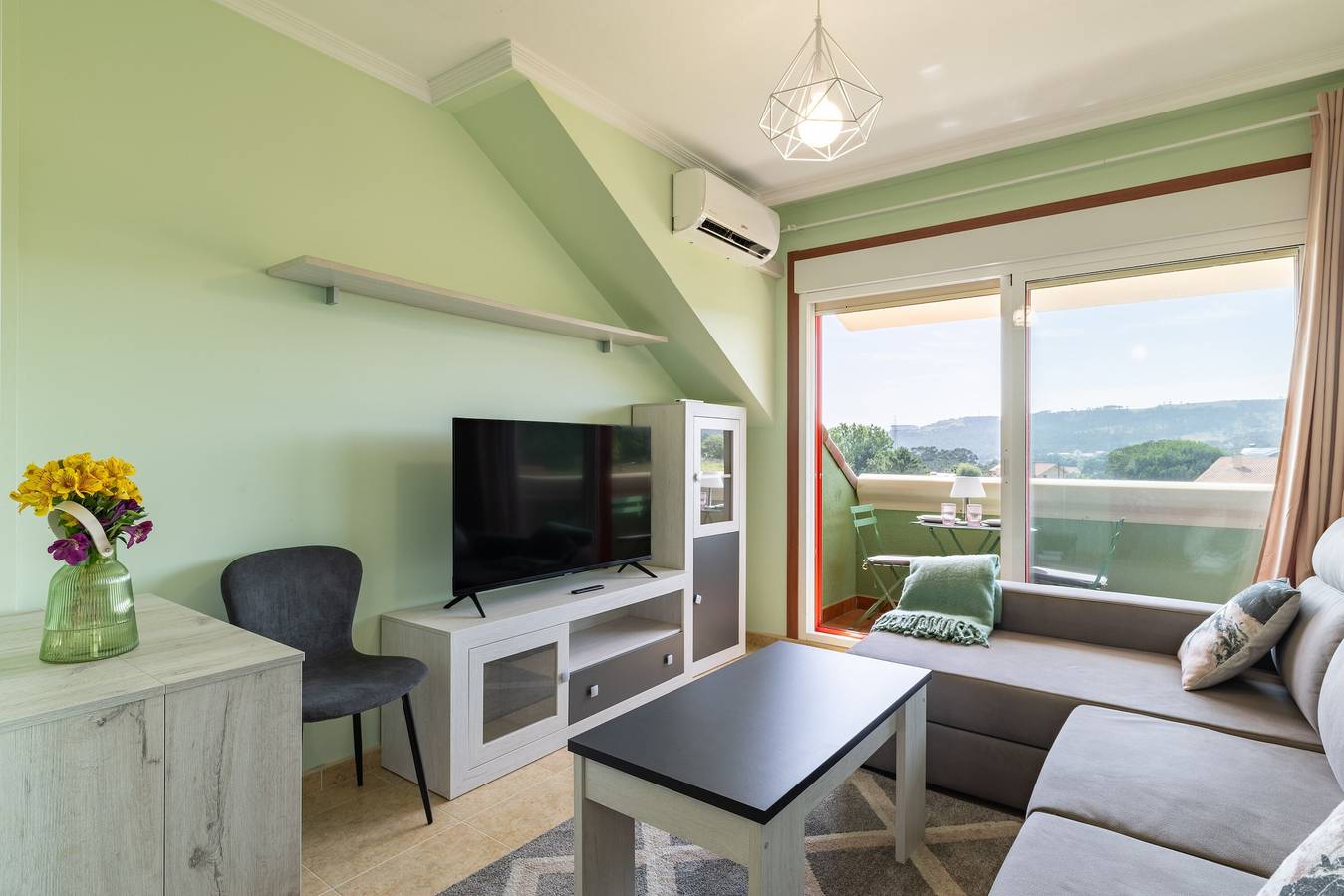 Apartamento entero, Ático en Palmeira con vistas al mar, piscina compartida, cancha de tenis  y Wi-Fi in Riveira, Rias Baixas