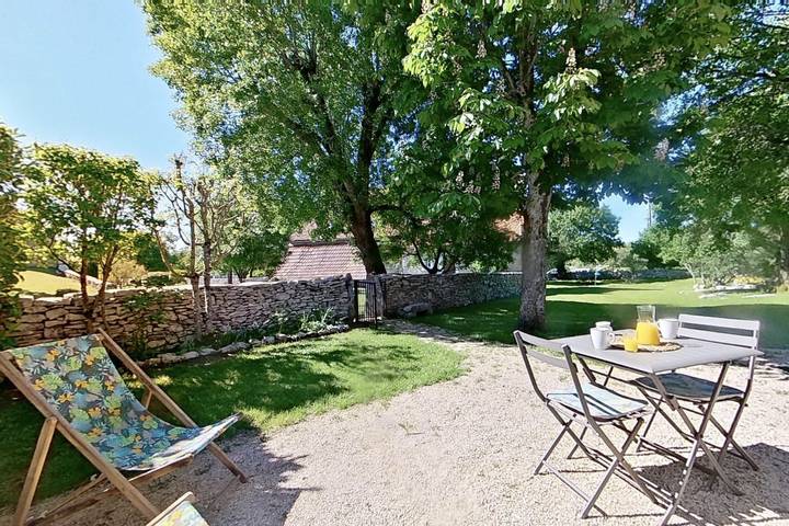 Gîte pour 2 personnes, avec piscine ainsi que jardin et terrasse à Gramat - 3