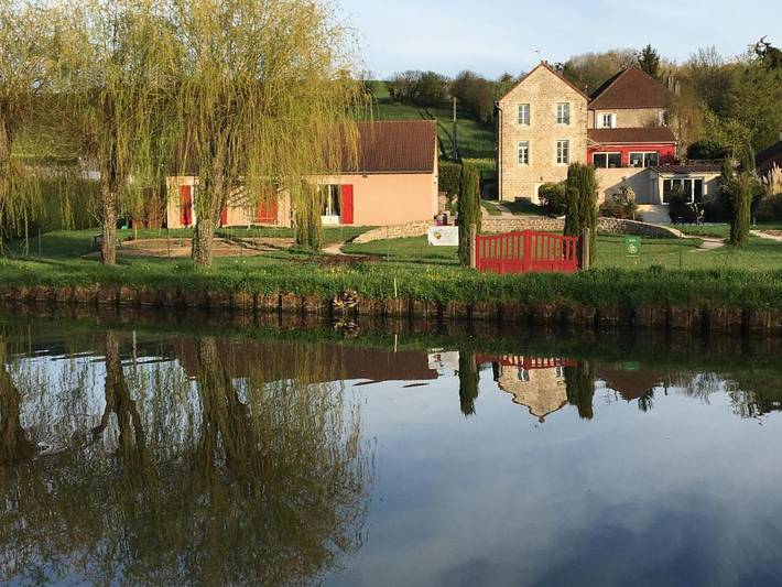 Chambre d’hôte pour 4 personnes, avec jardin et piscine à Dennevy