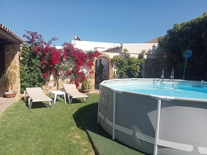Ferienhaus für 5 Personen, mit Terrasse und Garten sowie Pool, mit Haustier - 1
