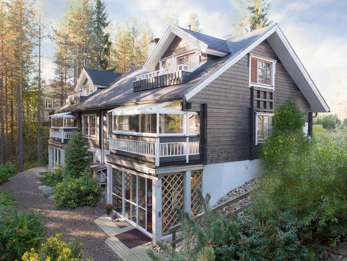 Ferienwohnung für 6 Personen, mit Balkon und Whirlpool sowie Terrasse und Garten