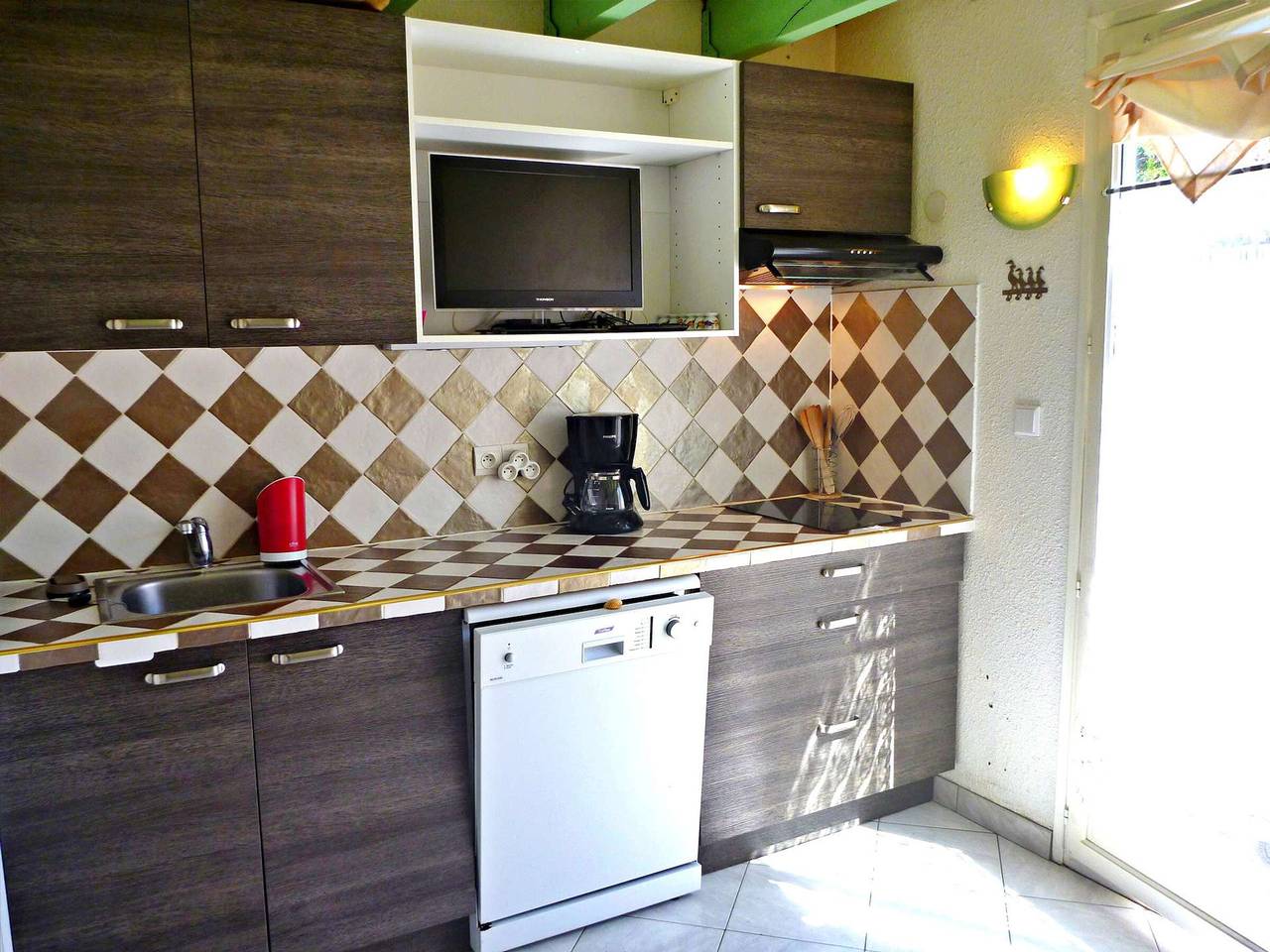 Appartement entier, Maisonnette 4 pers avec terrasse, piscine, proche plage, animaux acceptés in Marseillan-Plage, Marseillan