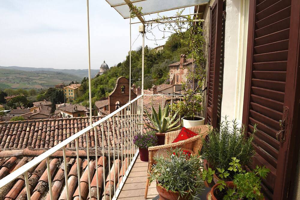 Appartement entier, Charmante maison de ville médiévale avec une vue imprenable dans le centre historique de Todi in Todi, Province de Pérouse
