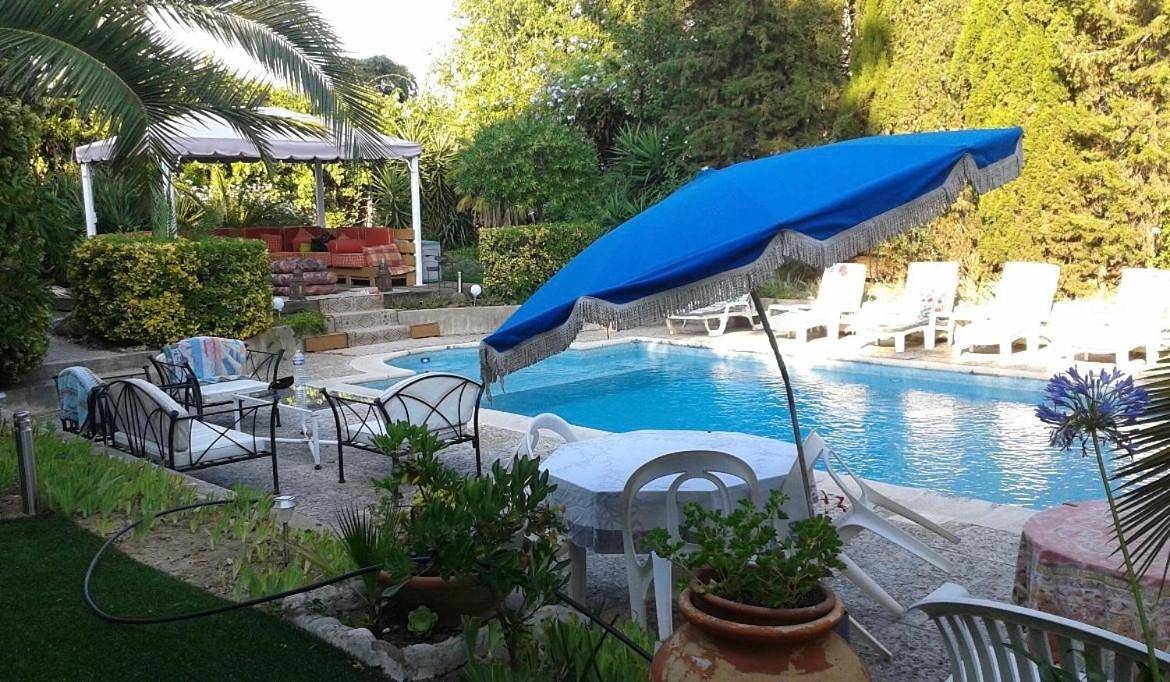 Studio indépendant en villa Calme, Jardins et Piscine à 5 min de la Mer in Nice, Côte méditerranéenne (France)