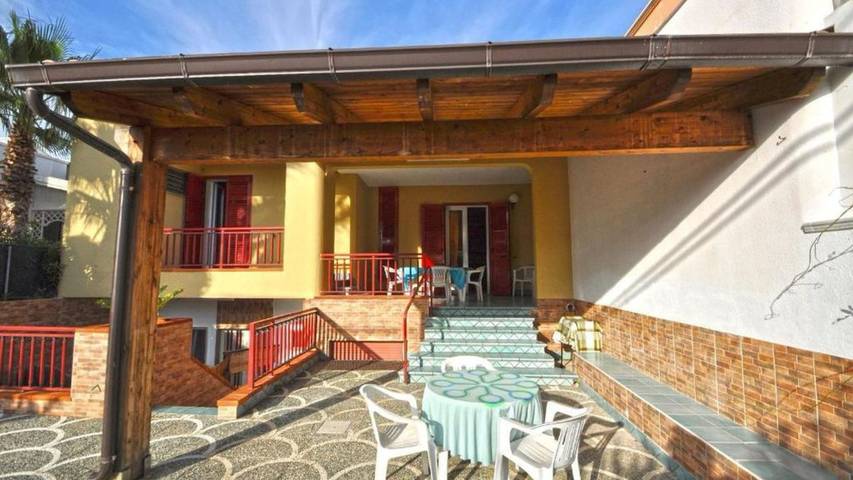 Rustico per 8 persone, con giardino e balcone in Provincia di Lecce