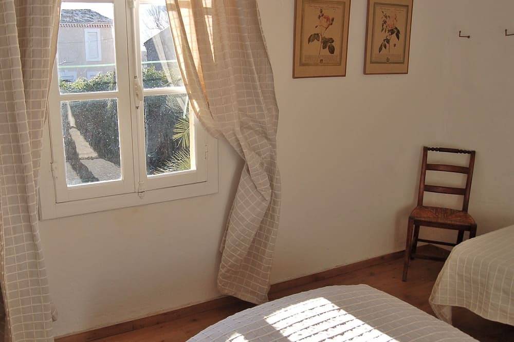 Maison de vendangeurs  typique du languedoc  avec piscine in Nissan-lez-Enserune, Côte méditerranéenne (France)