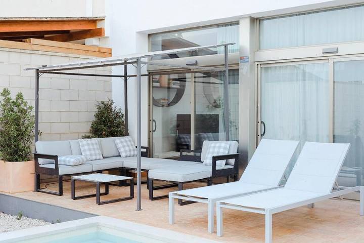 Location de vacances pour 4 personnes, avec piscine et vue sur le lac ainsi que jardin et vue dans Poble Nou Del Delta - 3