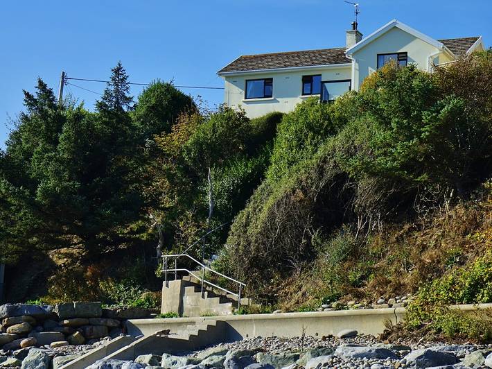 The Cottage - Sea Views, Direct Access to Beach in Amroth, Pembrokeshire