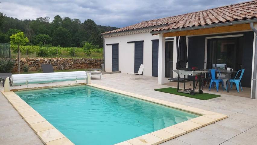 Villa per 6 persone, con giardino e idromassaggio nonché piscina in Joyeuse