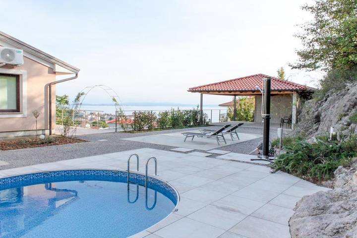 Villa für 6 Personen, mit Pool und Terrasse sowie Ausblick - 1