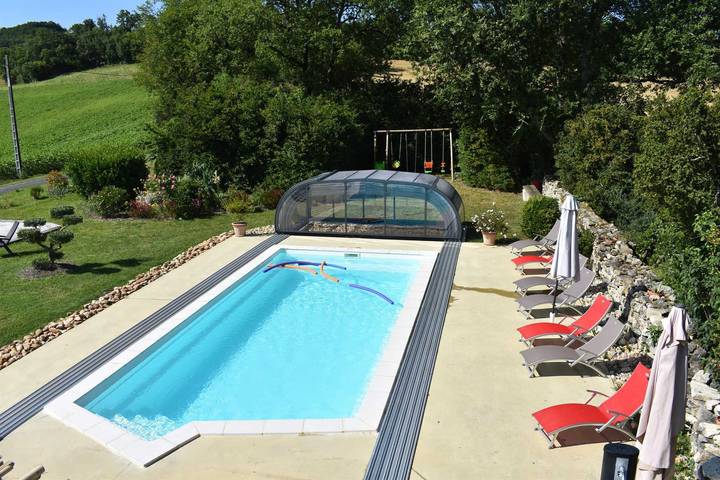 Gîte pour 14 personnes, avec Terrasse ainsi que Jardin et Piscine à Moulayrès