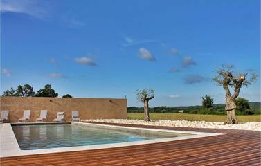 Location de vacances pour 4 personnes, avec piscine et terrasse à Bessas