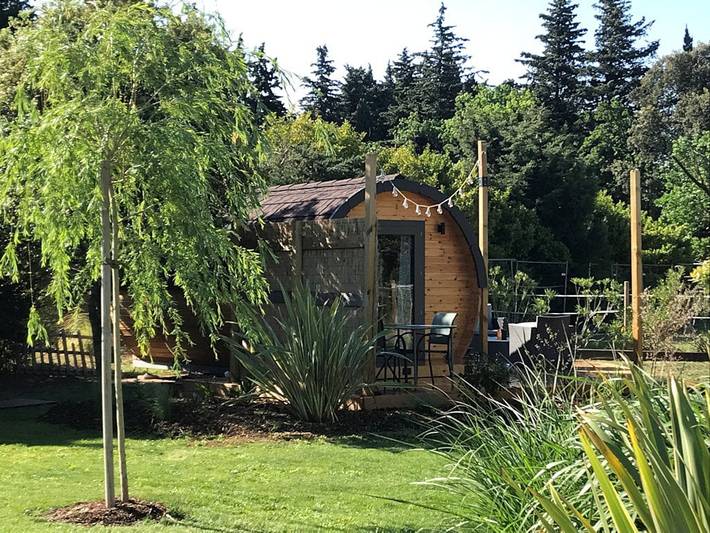 Gîte pour 2 personnes, avec piscine ainsi que terrasse et jardin à Jonquières