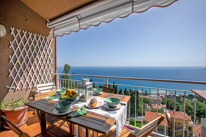 Ferienwohnung für 4 Personen, mit Balkon und Meerblick in Imperia Provinz - 2
