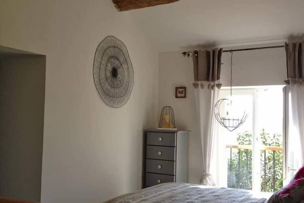 Renovated Xviii century dovecote in Avignon, Vaucluse