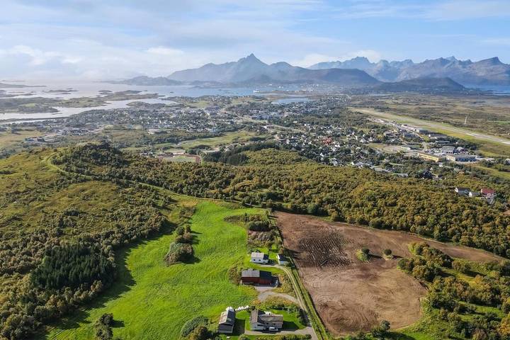 Location de vacances pour 6 personnes, avec vue ainsi que jardin et terrasse à Leknes - 2