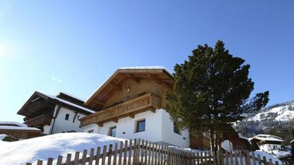 Chalet für 8 Personen, mit Sauna und Garten sowie Pool und Terrasse, mit Haustier in Fügen