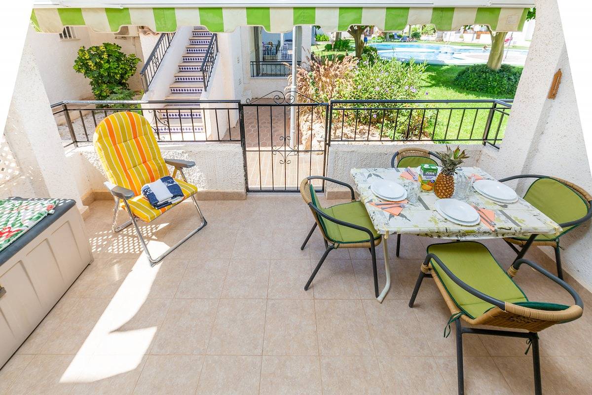 Apartamento entero, Apartamento de vacaciones para 3 personas con jardín in Playa Flamenca, Orihuela