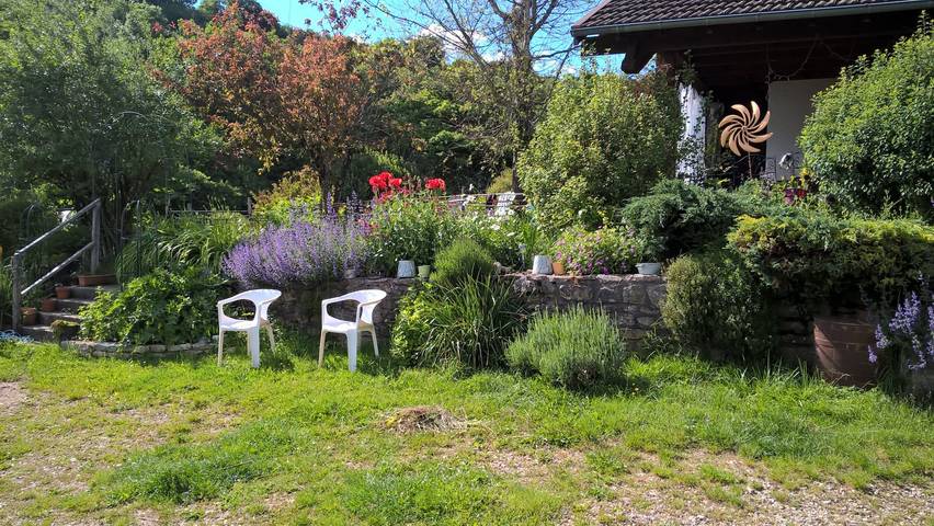 Chambre d’hôte pour 2 personnes, avec jardin dans le Jura - 2